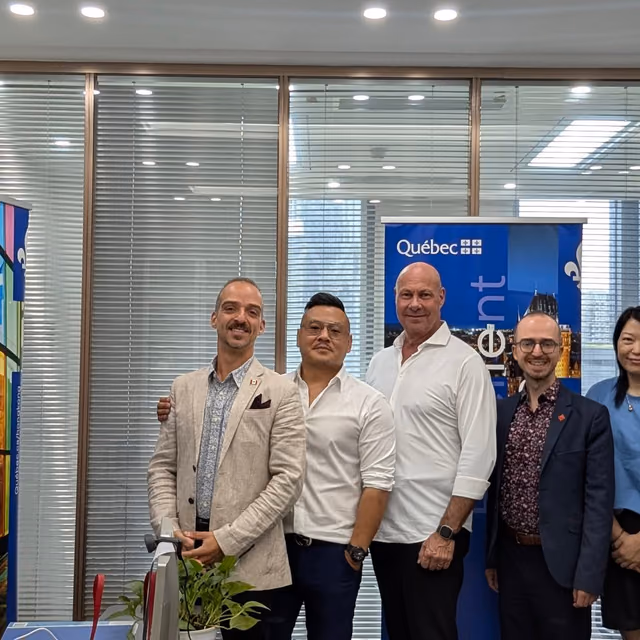 Olivier Dubois avec les membres de la délégation d'affaires du Québec en Chine