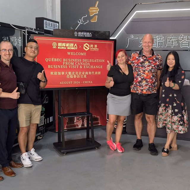 Olivier Dubois et la délégation québécoise en visite chez KUKU Robot en Chine